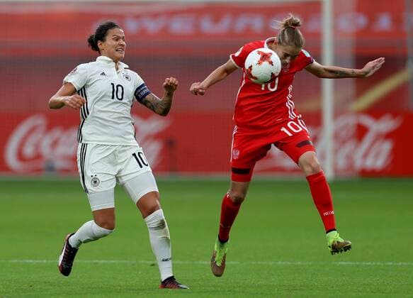 Niederlande, Utrecht, Stadion Galgenwaard, 25.07.2017, Fußball, UEFA WEURO, Russland - Deutschland Bild: v. lk. Dzsenifer Marozsan (Deutschland, 10) und Nadezda Smirnova (Russia, 10) Copyright: HMBxMedia xHeikoxBecker