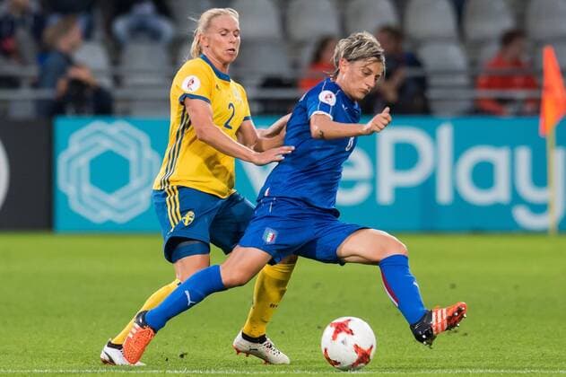 (L-R) Jonna Andersson of Sweden women, Melania Gabbiadini of Italy Women during the UEFA WEURO 2017 Group B group stage match between Sweden and Italy at the Vijverberg stadium on July 25, 2017 in Doetinchem, The Netherlands Women: Sweden v Italy UEFA WEURO 2017 2017 2018 xVIxVIxImagesx xGerritxvanxKeulenxIVx 8310482