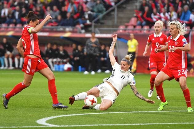 Russia Women v Germany Women UEFA Women s Euros 2017 Anja Mittag of Germany (centre) shoots at goal during the UEFA Women s Euros 2017 match at Stadion Galgenwaard, Utrecht Copyright: xKristianxKanex FIL-10438-0018 UK Newspapers OUT