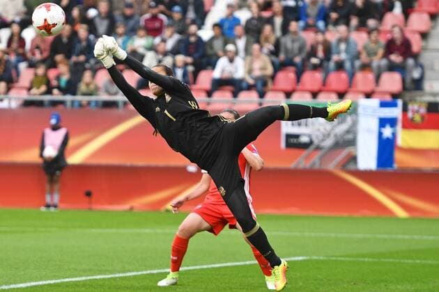 Bilder des Tages - SPORT Russia Women v Germany Women UEFA Women s Euros 2017 Russia goalkeeper Tatyana Shcherbak saves during the UEFA Women s Euros 2017 match at Stadion Galgenwaard, Utrecht Copyright: xKristianxKanex FIL-10438-0026 UK Newspapers OUT