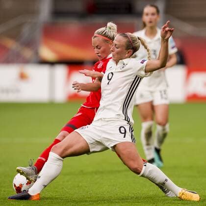 Bilder des Tages - SPORT UTRECHT - 25-07-2017, EK Vrouwenvoetbal 2017, Women s Euro 2017, Stadion De Galgenwaard , Groepswedstrijd Rusland - Duitsland , Duitsland speelster Mandy Islacker Rusland - Duitsland  x1655356x