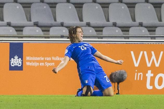 Fußball, Frauen EM, Schweden - Italien DOETINCHEM - 25-07-2017, EK Vrouwenvoetbal 2017, Women s Euro 2017, Stadion De Vijverberg, Groepswedstrijd Zweden - Italie, Italie speelster Cristiana Girelli viert de 2-3 Zweden - Italie  x1655367x