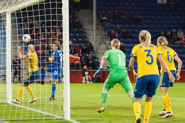 Fußball, Frauen EM, Schweden - Italien Cristiana Girelli of Italy Women scores during the UEFA WEURO 2017 Group B group stage match between Sweden and Italy at the Vijverberg stadium on July 25, 2017 in Doetinchem, The Netherlands Women: Sweden v Italy UEFA WEURO 2017 2017 2018 xVIxVIxImagesx xGerritxvanxKeulenxIVx 8311074