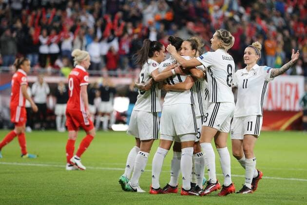 Dzsenifer Marozsan of Germany women, Lena Goessling of Germany women, Anja Mittag of Germany women during the UEFA WEURO 2017 Group B group stage match between Russia and Germany at the Galgenwaard Stadium on July 25, 2017 in Utrecht, The Netherlands Women: Russia v Germany UEFA WEURO 2017 2017 2018 xVIxVIxImagesx xTomxBodexMultimediaxIVx 8311142
