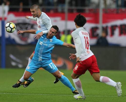 SOCCER - UEFA CL quali, RBS vs Rijeka SALZBURG,AUSTRIA,26.JUL.17 - SOCCER - UEFA Champions League qualification, Red Bull Salzburg vs HNK Rijeka. Image shows Mario Gavranovic (Rijeka), Duje Caleta-Car and Takumi Minamino (RBS). GEPAxpictures xThomasxBachun