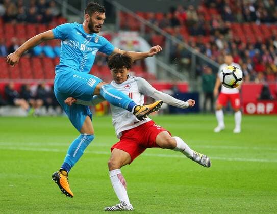 SOCCER - UEFA CL quali, RBS vs Rijeka SALZBURG,AUSTRIA,26.JUL.17 - SOCCER - UEFA Champions League qualification, Red Bull Salzburg vs HNK Rijeka. Image shows Josip Elez (Rijeka) and Takumi Minamino (RBS). GEPAxpictures xThomasxBachun