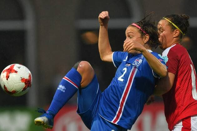 SOCCER - UEFA EURO EM Europameisterschaft Fussball 2017, ISL vs AUT ROTTERDAM,NETHERLANDS,26.JUL.17 - WOMEN SOCCER - UEFA Women s European Championship EM Europameisterschaft 2017, Group C, Iceland vs Austria. Image shows Sif Atladottir (ISL) and Nicole Billa (AUT). GEPAxpictures xFlorianxErtl