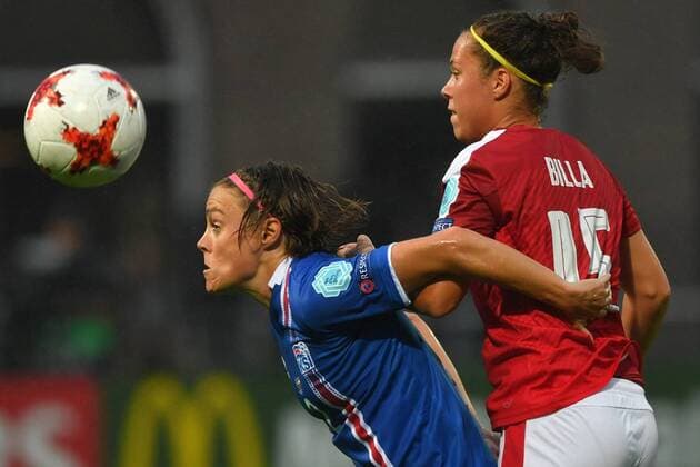 SOCCER - UEFA EURO EM Europameisterschaft Fussball 2017, ISL vs AUT ROTTERDAM,NETHERLANDS,26.JUL.17 - WOMEN SOCCER - UEFA Women s European Championship EM Europameisterschaft 2017, Group C, Iceland vs Austria. Image shows Sif Atladottir (ISL) and Nicole Billa (AUT). GEPAxpictures xFlorianxErtl