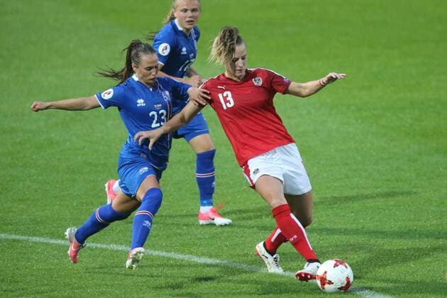 Fanndis Fridiksdottir of Iceland women, Virginia Kirchberger of Austria women during the UEFA WEURO 2017 Group C group stage match between Iceland and Austria at the Sparta stadium Het Kasteel on July 26, 2017 in Rotterdam, The Netherlands Women: Iceland v Austria UEFA WEURO 2017 2017 2018 xVIxVIxImagesx xTomxBodexMultimediaxIVx 8317069