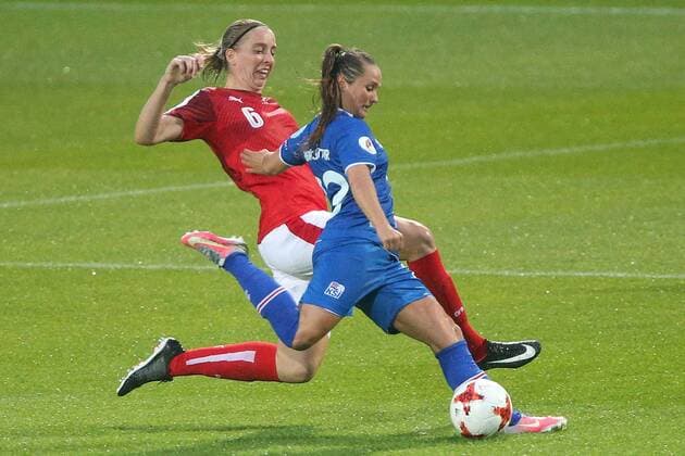 Katharina Schiechtl of Austria women, Fanndis Fridiksdottir of Iceland women during the UEFA WEURO 2017 Group C group stage match between Iceland and Austria at the Sparta stadium Het Kasteel on July 26, 2017 in Rotterdam, The Netherlands Women: Iceland v Austria UEFA WEURO 2017 2017 2018 xVIxVIxImagesx xTomxBodexMultimediaxIVx 8317070