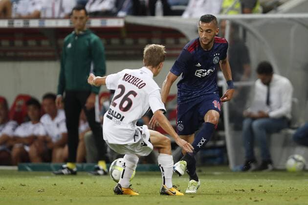 (L-R) Vincent Koziello of OCG Nice, Hakim Ziyech of Ajax during the UEFA Champions League third round qualifying first leg match between OGC Nice and Ajax Amsterdam on July 26, 2017 at the Allianz Riviera in Nice, France OGC Nice v Ajax UEFA Champions League 2017 2018 xVIxVIxImagesx xMauricexvanxSteenxIVx 8317071