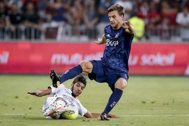 NICE, 26-07-2017, Stadion Allianz Riviera , seizoen 2017 2018 , play off wedstrijd voor de Champions League OGC Nice - Ajax . Nice speler Bassem Srarfi (l) in duel met Ajax speler Joel Veltman (r) Nice - Ajax  x1656168x