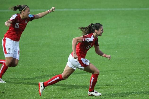 Sarah Zadrazil of Austria women during the UEFA WEURO 2017 Group C group stage match between Iceland and Austria at the Sparta stadium Het Kasteel on July 26, 2017 in Rotterdam, The Netherlands Women: Iceland v Austria UEFA WEURO 2017 2017 2018 xVIxVIxImagesx xTomxBodexMultimediaxIVx 8317129