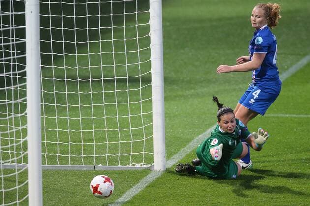 goalkeeper Gudbjorg Gunnardottir of Iceland women, Glodis Viggosdottir of Iceland women during the UEFA WEURO 2017 Group C group stage match between Iceland and Austria at the Sparta stadium Het Kasteel on July 26, 2017 in Rotterdam, The Netherlands Women: Iceland v Austria UEFA WEURO 2017 2017 2018 xVIxVIxImagesx xTomxBodexMultimediaxIVx 8317220