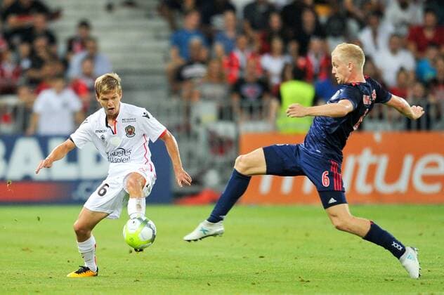 26 VINCENT KOZIELLO (nice) - 06 Donny van de Beek (ajax) FOOTBALL : Nice vs Ajax Amsterdam - Ligue des Champions - 26 07 2017 FEP Panoramic 