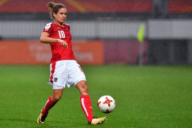 SOCCER - UEFA EURO EM Europameisterschaft Fussball 2017, ISL vs AUT ROTTERDAM,NETHERLANDS,26.JUL.17 - WOMEN SOCCER - UEFA Women s European Championship EM Europameisterschaft 2017, Group C, Iceland vs Austria. Image shows Nina Burger (AUT). GEPAxpictures xFlorianxErtl
