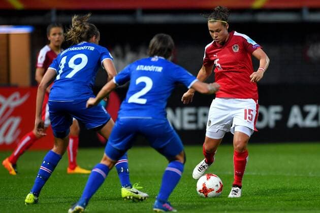 SOCCER - UEFA EURO EM Europameisterschaft Fussball 2017, ISL vs AUT ROTTERDAM,NETHERLANDS,26.JUL.17 - WOMEN SOCCER - UEFA Women s European Championship EM Europameisterschaft 2017, Group C, Iceland vs Austria. Image shows Anna Bjork Kristjansdottir, Sif Atladottir (ISL) and Nicole Billa (AUT). GEPAxpictures xFlorianxErtl