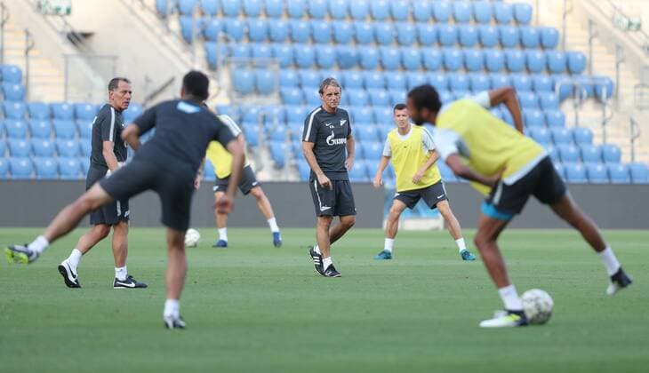 July 26, 2017 - Petah Tiqwa, Israel - Head coach Roberto Mancini of FC Zenit Saint Petersburg looks players during training session before the UEFA Champions League 2017 2018 Third qualifying round, 1st leg match between Petah Tikva (ISR) and Zenit Saint Petersburg (RUS) at Ha Moshava stadium in Petah Tikva, Israel, on 26 July 2017. Zenit Saint Petersburg press conference PK Pressekonferenz and training  - ZUMAn230 20170726_zaa_n230_144 Copyright: xAhmadxMorax