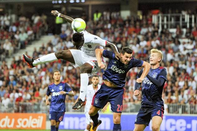 Bilder des Tages - SPORT Mario Balotelli (OGC Nice) - Nick Viergever (Ajax) - Matthijs De Ligt (Ajax) FOOTBALL : OGC Nice vs Ajax - Tour preliminaire de ligue des champions - Nice - 26 07 2017 NorbertScanella Panoramic 