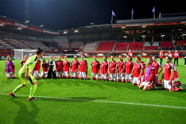 Bilder des Tages - SPORT SOCCER - UEFA EURO EM Europameisterschaft Fussball 2017, ISL vs AUT ROTTERDAM,NETHERLANDS,26.JUL.17 - WOMEN SOCCER - UEFA Women s European Championship EM Europameisterschaft 2017, Group C, Iceland vs Austria. Image shows the rejoicing of AUT. GEPAxpictures xFlorianxErtl