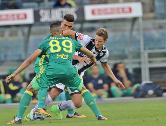 SOCCER - EL quali, Sturm vs Fenerbahce GRAZ,AUSTRIA,27.JUL.17 - SOCCER - UEFA Europa League qualification, SK Sturm Graz vs Fenerbahce Istanbul. Image shows Souza (Fenerbahce) and Thorsten Roecher (Sturm). GEPAxpictures xHansxOberlaender