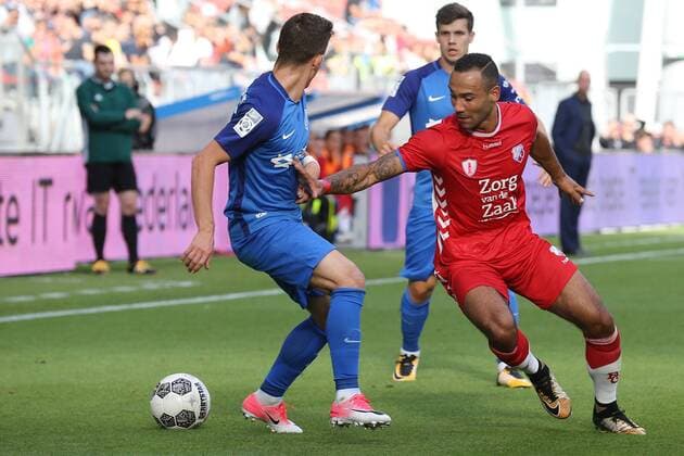 Sean Klaiber of FC Utrecht, Volodymyr Kostevych of Lech Poznan during the UEFA Europa League third qualifying round first leg match between FC Utrecht and Lech Poznan FC at the Nieuw Galgenwaard Stadium, on July 27, 2017 in Utrecht, The Netherlands FC Utrecht v Lech Poznan UEFA Europa League 2017 2018 xVIxVIxImagesx xTomxBodexMultimediaxIVx 8323991