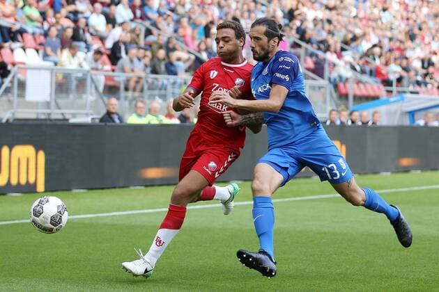 Cyriel Dessers of FC Utrecht, Nikola Vujadinovic of Lech Poznan during the UEFA Europa League third qualifying round first leg match between FC Utrecht and Lech Poznan FC at the Nieuw Galgenwaard Stadium, on July 27, 2017 in Utrecht, The Netherlands FC Utrecht v Lech Poznan UEFA Europa League 2017 2018 xVIxVIxImagesx xTomxBodexMultimediaxIVx 8323992