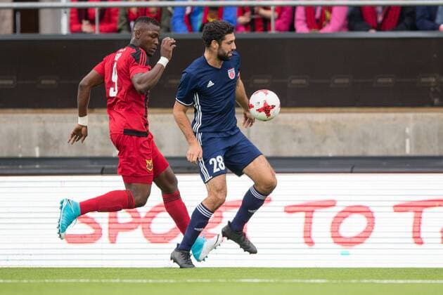 170727 Fola Esch Julien Klein mot Östersunds Alhaji Gero under fotbollsmatchen i kvalet till Europa League mellan Östersund och FC Fola Esch den 27 juli 2017 i Östersund.  Copyright: TOBIASxNYKÄNEN BB170727TN010