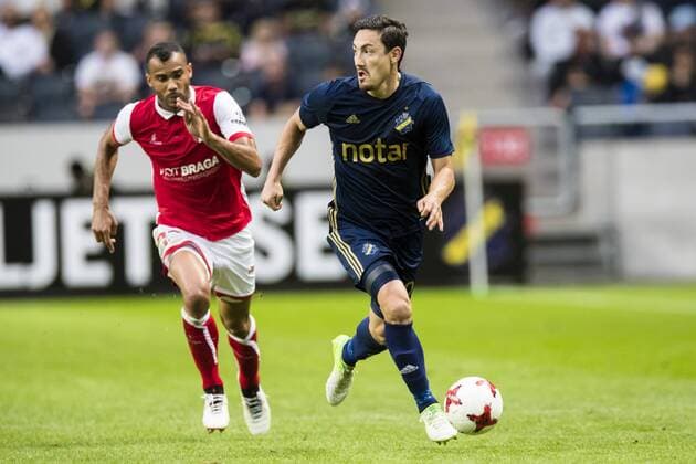 170727 AIK:s Stefan Ishizaki jagas av Bragas Fransergio Barbosa under fotbollsmatchen i kvalet till Europa League mellan AIK och SC Braga den 27 Juli 2017 i Stockholm.  Copyright: ANDREASxSANDSTRÖM BB170727BB123
