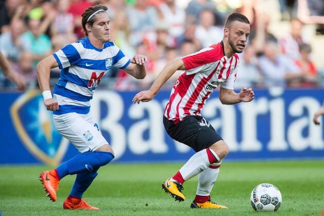 EINDHOVEN - PSV - Osijek , Voetbal , Seizoen 2017 2018 , voetbal , Derde kwalificatie ronde Europa League , Philips stadion , 27-07-2017 , PSV middenvelder Bart Ramselaar (r) in duel met Osijek speler Robert Mudrazija (l) PSV - Osijek  x1656660x