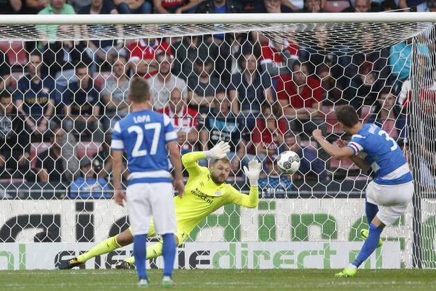 (L-R), Dmytro Lopa of NK Osijek, Jeroen Zoet of PSV, Borna Barisic of NK Osijek during the UEFA Europa League third qualifying round first leg match between PSV Eindhoven and Osijek at Philips Stadium, on July 27, 2017 in Eindhoven, The Netherlands PSV v Osijek UEFA Europa League 2017 2018 xVIxVIxImagesx xJeroenxPutmansxIVx 8324381