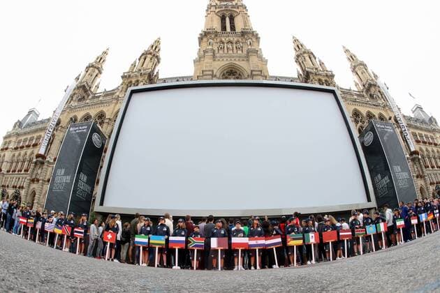 Bilder des Tages - SPORT Beach volleyball Beachvolleyball - FIVB World Championships 2017 VIENNA,AUSTRIA,27.JUL.17 - BEACH VOLLEYBALL - FIVB World Championships, welcome event. Image shows the athletes. GEPAxpictures xMaticxKlansek