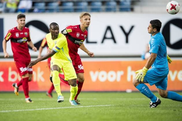 Gent s Mamadou Sylla and Altach s Philipp Netzer fight for the ball during a soccer game between Belgian club KAA Gent and Austrian team SC Rheindorf Altach, the first leg of the third qualifying round for the UEFA Europa League competition, Thursday 27 July 2017 in Gent. JASPERxJACOBS  x05139785x