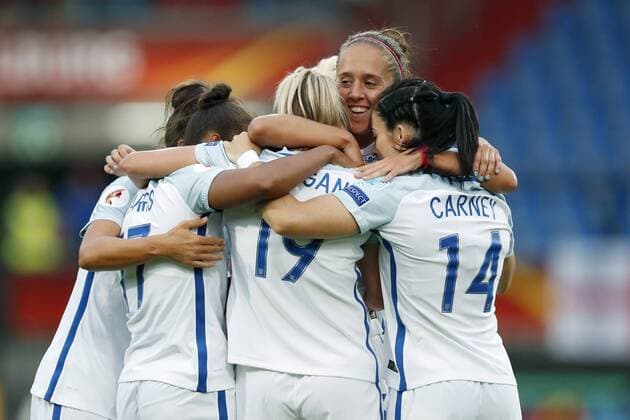(L-R) Nikita Parris of England women, Toni Duggan of England women, Josanne Potter of England women, Karen Carney of England women during the UEFA WEURO 2017 Group D group stage match between Portugal and England at Koning Willem II stadium on July 27, 2017 in Tilburg, The Netherlands Women: Portugal v England UEFA WEURO 2017 2017 2018 xVIxVIxImagesx xMauricexvanxSteenxIVx 8324521