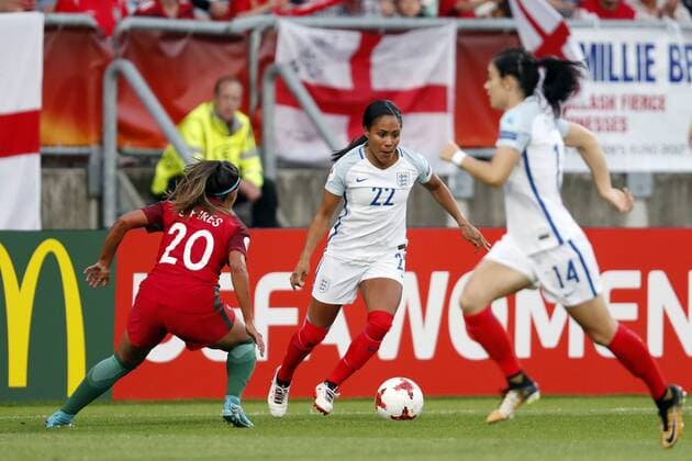 (L-R) Suzanne Pires of Portugal women, Alex Scott of England women, Karen Carney of England women during the UEFA WEURO 2017 Group D group stage match between Portugal and England at Koning Willem II stadium on July 27, 2017 in Tilburg, The Netherlands Women: Portugal v England UEFA WEURO 2017 2017 2018 xVIxVIxImagesx xMauricexvanxSteenxIVx 8324744