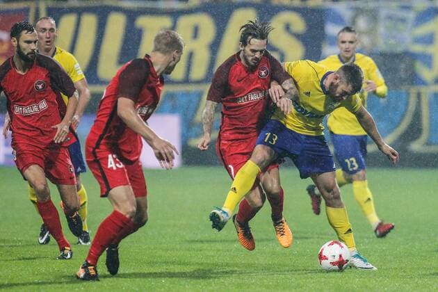 Gdynia, Stadion Miejski Gdynia Stadium 27.07.2017 LIGA EUROPY PILKA NOZNA 3 RUNDA ELIMINACJI LIGI EUROPY PIERWSZY MECZ Arka Gdynia - FC Midtjylland 2017 18 UEFA EUROPA LEAGUE FOOTBALL THIRD QUALIFYING ROUND 1ST LEG GAME Arka Gdynia - FC Midtjylland NZ kian hansen , grzegorz piesio , FOT. GRZEGORZ RADTKE 058sport.pl NEWSPIX.PL --- Newspix.pl FRANCE OUT!  20170727_GR_7411_009_RAD