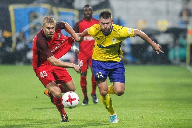 Gdynia, Stadion Miejski Gdynia Stadium 27.07.2017 LIGA EUROPY PILKA NOZNA 3 RUNDA ELIMINACJI LIGI EUROPY PIERWSZY MECZ Arka Gdynia - FC Midtjylland 2017 18 UEFA EUROPA LEAGUE FOOTBALL THIRD QUALIFYING ROUND 1ST LEG GAME Arka Gdynia - FC Midtjylland NZ rasmus nissen kristensen , grzegorz piesio , FOT. GRZEGORZ RADTKE 058sport.pl NEWSPIX.PL --- Newspix.pl FRANCE OUT!  20170727_GR_7473_014_RAD