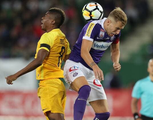 SOCCER - UEFA EL quali, A.Wien vs Limassol VIENNA,AUSTRIA,27.JUL.17 - SOCCER - UEFA Europa League qualification, FK Austria Wien vs AEL Limassol. Image shows Fidelius (Limassol) and Alexander Gruenwald (A.Wien). GEPAxpictures xChristianxOrt