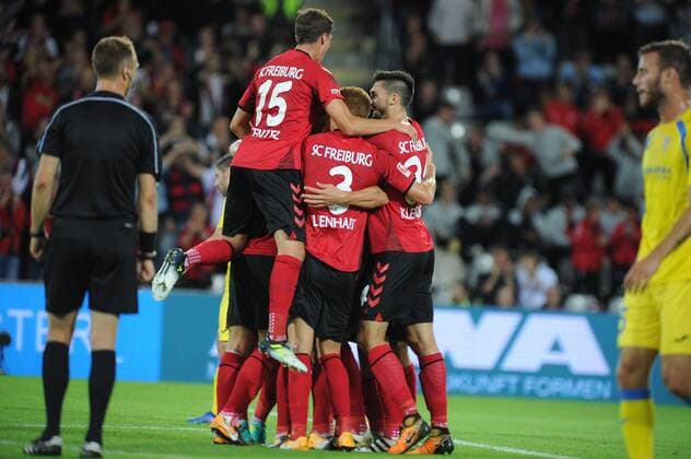 Jubel bei (v.l.n.r.) Pascal Stenzel (SC Freiburg) Nicolas Hoefler (SC Freiburg) Tim Kleindienst (SC Freiburg) Nils Petersen (SC Freiburg) Florian Niederlechner (SC Freiburg) beim Spiel SC Freiburg vs NK Domzale, am 27.07.20177. Freiburg Copyright: xLaegler xEibner-Pressefotox EP_SLR