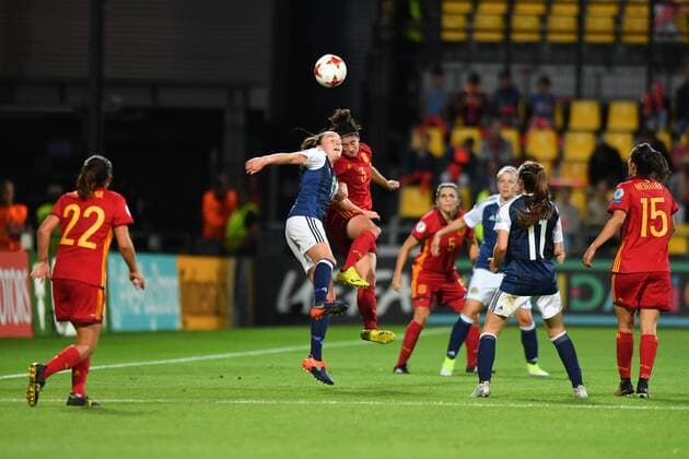 Kopfballduell im Mittelfeld Caroline Weir (Schottland , Scotland) (9) Marta Torrejón Moya (Marta, Spanien , Spain) (3), Fussball, UEFA Women s EURO 2017, Schottland - Spanien, xmkx