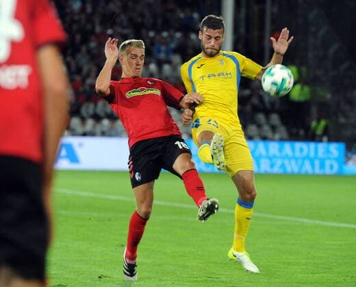 SC Freiburg vs NK Dom?ale Domzale Freiburg, Schwarzwald Stadion, 27.7.2017 Fußball, UEFA; Europa-League-Qualifikation; Saison 2017-2018 Petersen Nils, SC Freiburg - Miha Blazic Bla?ic, Domzale Foto- und alle