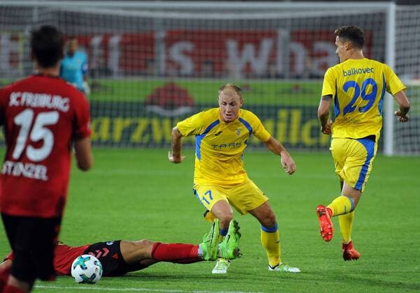 SC Freiburg vs NK Dom?ale Domzale Freiburg, Schwarzwald Stadion, 27.7.2017 Fußball, UEFA; Europa-League-Qualifikation; Saison 2017-2018 15 Pascal Stenzel, SC Freiburg, Florian Niederlechner, SC Freiburg; Senijad Ibricic, Domzale Foto- und alle
