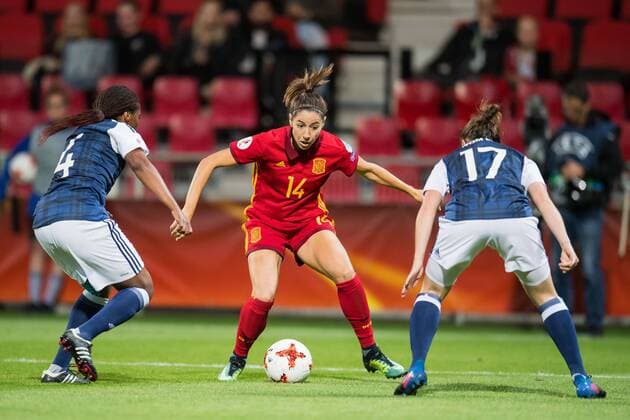 (L-R) Ifeoma Dieke of Scotland women, Vicky Losada of Spain women, Frankie Brown of Scotland women during the UEFA WEURO 2017 Group D group stage match between Scotland and Spain at The Adelaarshorst on July 27, 2017 in Deventer, The Netherlands Women: Scotland v Spain UEFA WEURO 2017 2017 2018 xVIxVIxImagesx xGerritxvanxKeulenxIVx 8325320