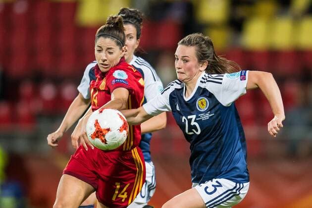(L-R) Vicky Losada of Spain women, Chloe Arthur of Scotland women during the UEFA WEURO 2017 Group D group stage match between Scotland and Spain at The Adelaarshorst on July 27, 2017 in Deventer, The Netherlands Women: Scotland v Spain UEFA WEURO 2017 2017 2018 xVIxVIxImagesx xGerritxvanxKeulenxIVx 8325324