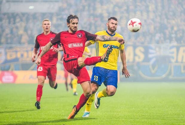 27.07.2017 GDYNIA MECZ 3. RUNDY ELIMINACJI LIGI EUROPY UEFA SEZON 2017 2018 W PILCE NOZNEJ 3. QUALIFYING ROUND UEFA EUROPA LEAGUE SEASON 2017 2018 FOOTBALL ARKA GDYNIA - FC MIDTJYLLAND N Z GRZEGORZ PIESIO KIAN HANSEN FOT MATEUSZ SLODKOWSKI FOTONEWS NEWSPIX.PL --- Newspix.pl FRANCE OUT!  20170727FNMS007