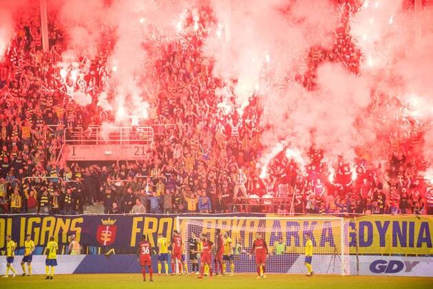 27.07.2017 GDYNIA MECZ 3. RUNDY ELIMINACJI LIGI EUROPY UEFA SEZON 2017 2018 W PILCE NOZNEJ 3. QUALIFYING ROUND UEFA EUROPA LEAGUE SEASON 2017 2018 FOOTBALL ARKA GDYNIA - FC MIDTJYLLAND N Z OPRAWA MECZOWA KIBICE ARKI GDYNIA DOPING EMOCJE RACE FOT MATEUSZ SLODKOWSKI FOTONEWS NEWSPIX.PL --- Newspix.pl FRANCE OUT!  20170727FNMS009