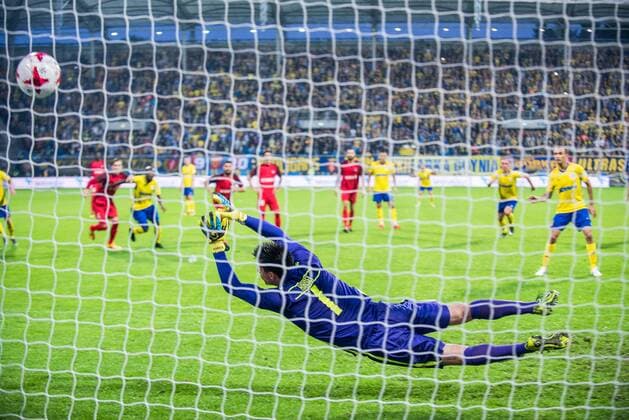27.07.2017 GDYNIA MECZ 3. RUNDY ELIMINACJI LIGI EUROPY UEFA SEZON 2017 2018 W PILCE NOZNEJ 3. QUALIFYING ROUND UEFA EUROPA LEAGUE SEASON 2017 2018 FOOTBALL ARKA GDYNIA - FC MIDTJYLLAND N Z JESPER HANSEN BRAMKA GOL RZUT KARNY MARCUS VINICIUS FOT MATEUSZ SLODKOWSKI FOTONEWS NEWSPIX.PL --- Newspix.pl FRANCE OUT!  20170727FNMS012