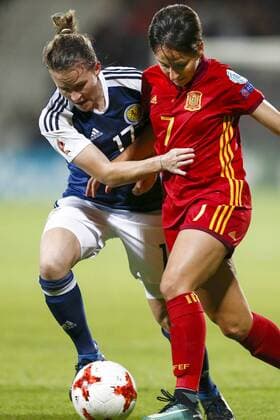 Spanish player Marta Corredera (R) vies for the ball with Scottish Frankie Brown during the Eurocup group D match between Spain and Scotland at the De Adelaarshorst stadium in Deventer, Netherlands, 27 July 2017. SCOTLAND VS. SPAIN !ACHTUNG: NUR REDAKTIONELLE NUTZUNG!  Copyright: xVINCENTxJANNINKx DEV016 20170727-636367951249926621