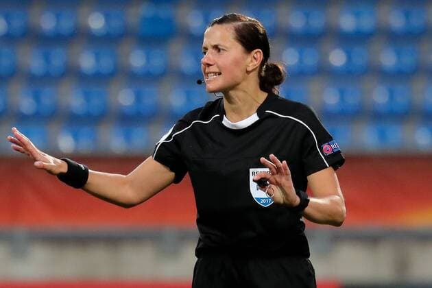 Kateryna Monzul (Schiedsrichterin, Ukraine), Einzelbild, Aktion, Action, Fussball, UEFA Women s EURO 2017, Portugal - England, xozx