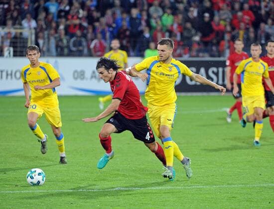 SC Freiburg vs NK Dom?ale Domzale Freiburg, Schwarzwald Stadion, 27.7.2017 Fußball, UEFA; Europa-League-Qualifikation; Saison 2017-2018 Ça?lar Caglar Söyüncü Soeyuencue, SC Freiburg; ?an ?u?ek Zan Zuzek, Domzale Foto- und alle